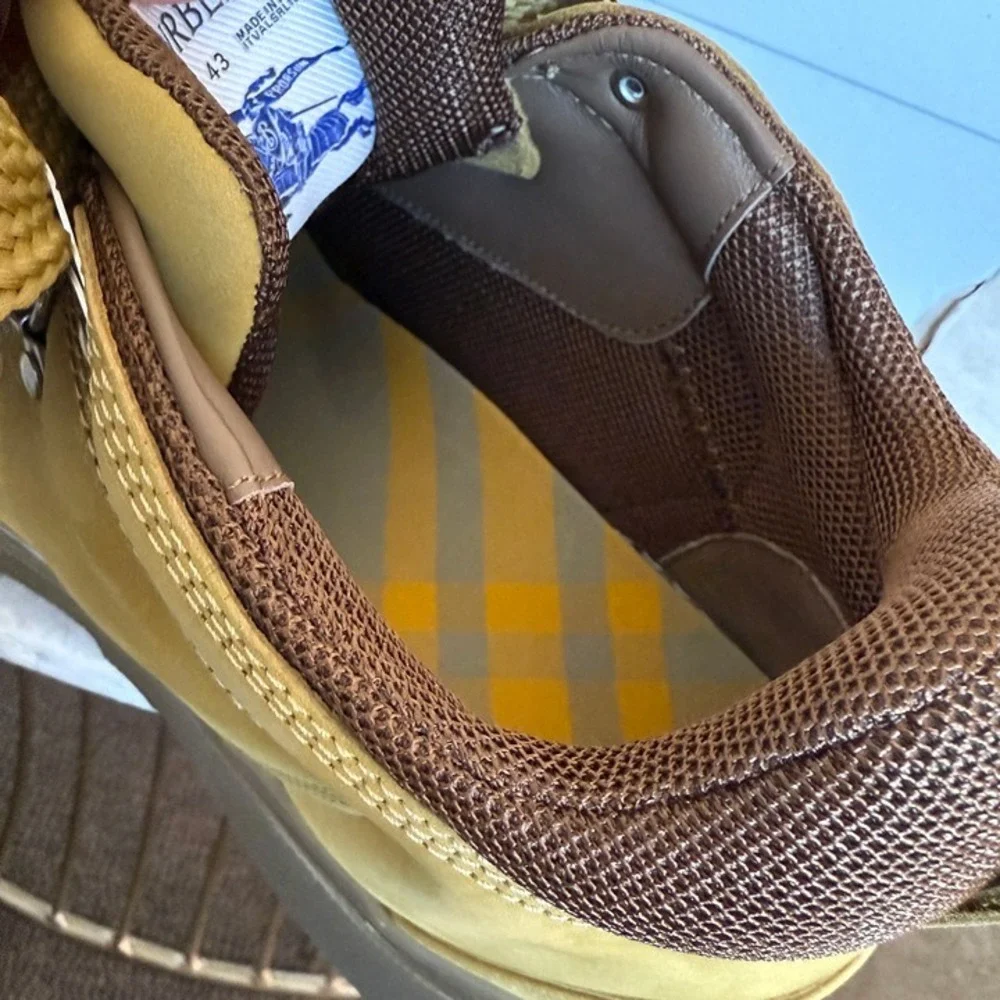 Burberry men trek